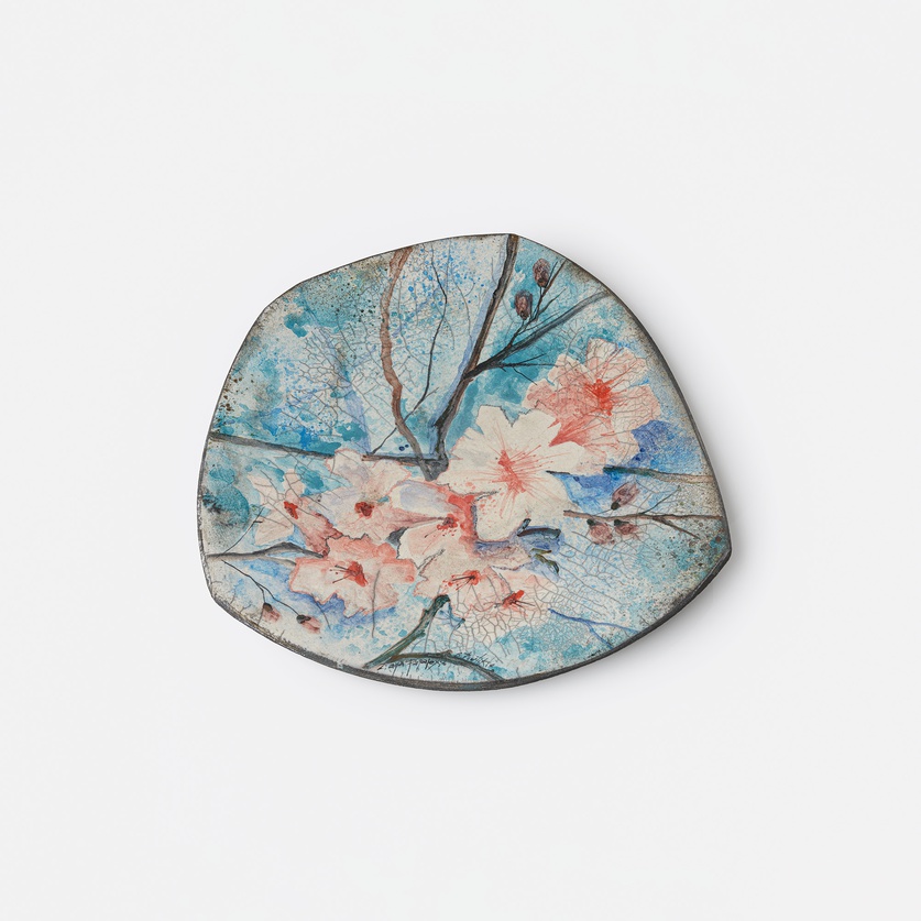 Ceramic decorative platter with white flowers