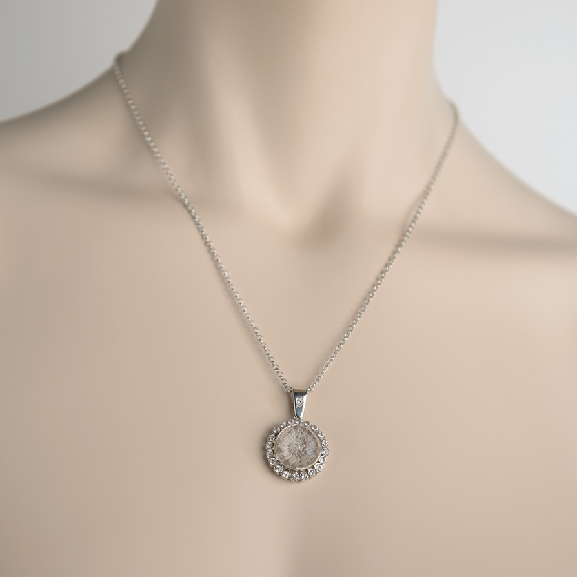 Beautiful round silver necklace with engraved quartz & topaz