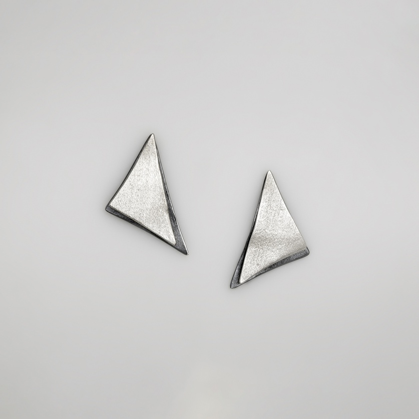 Τριγωνικά σκουλαρίκια σε ασήμι 925°
