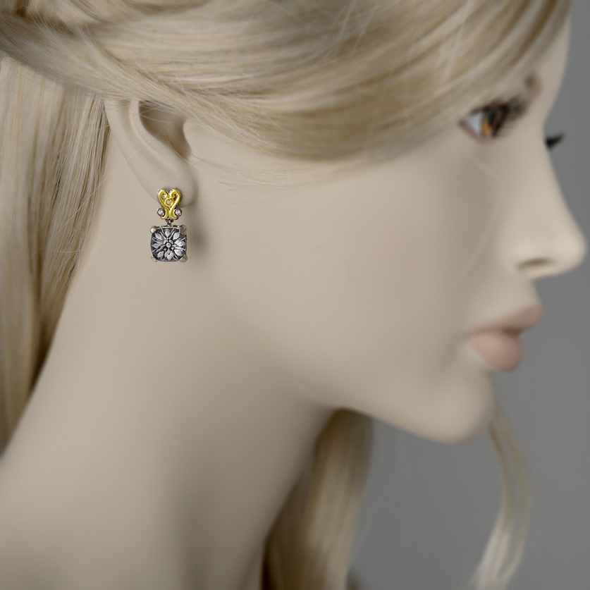 Classic earrings in silver and gold with engraved quartz and topaz