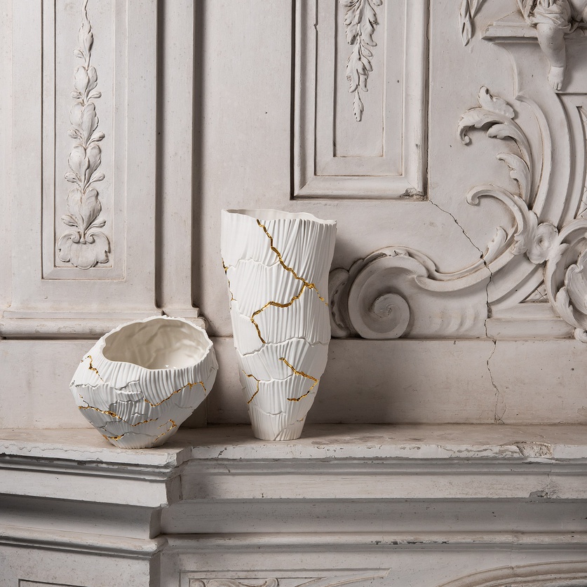 Stunning Porcelain & Gold Form