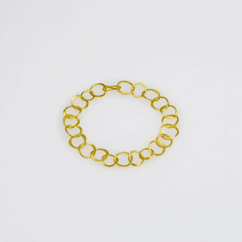 Gold bracelet of classical beauty with hoops