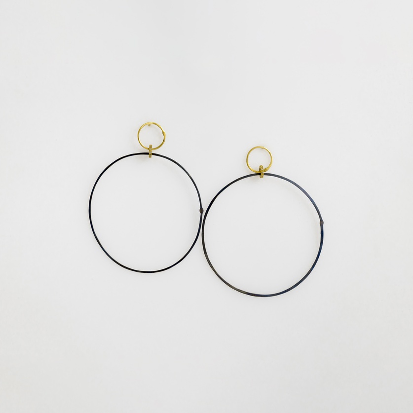 Modern double hoops in silver, gold and brilliant diamonds