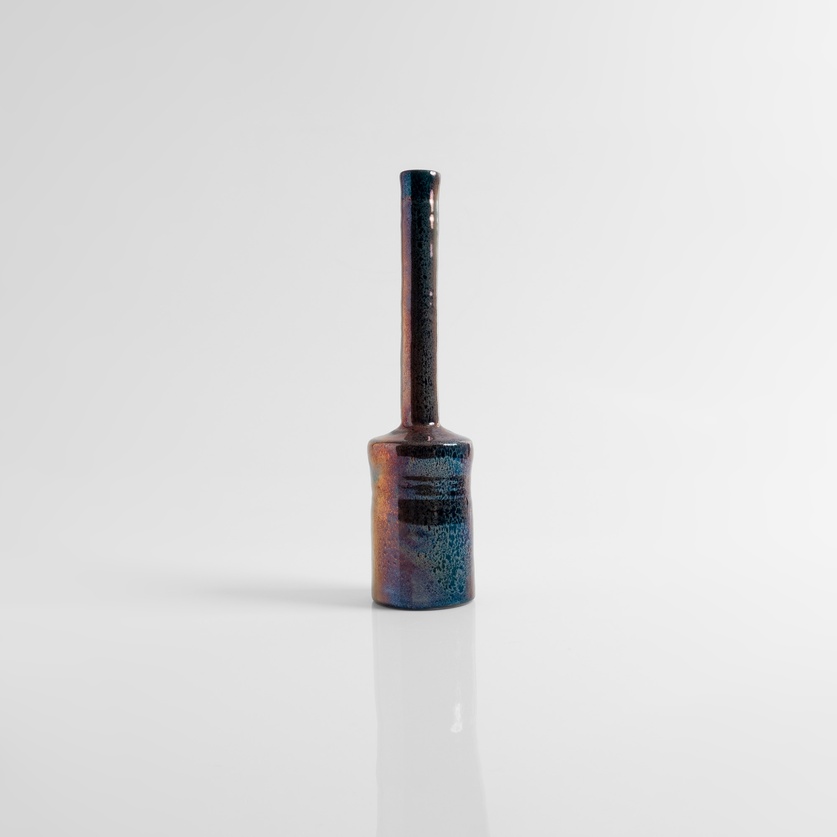 Vase with an iridescent surface (small size)