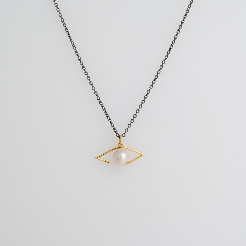 Gold “eye” necklace with pearl