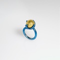 Ring in titanium with sphere in gold
