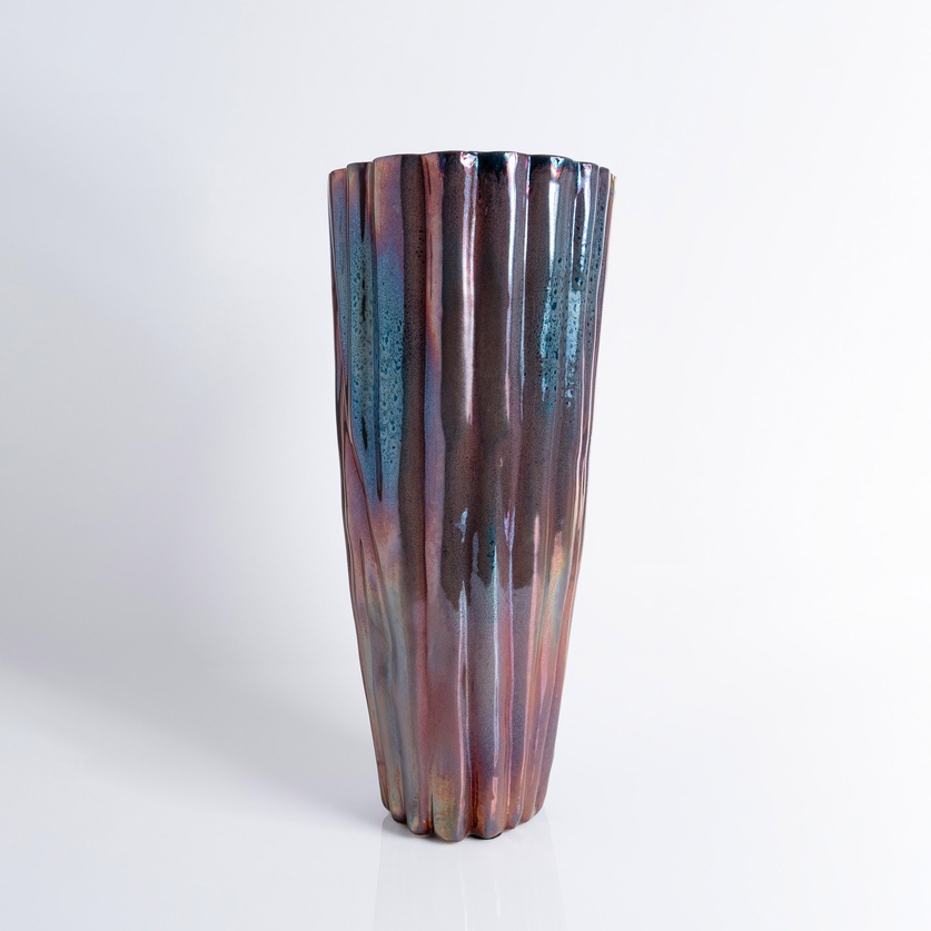 Majestic vase with a stunning iridescent surface
