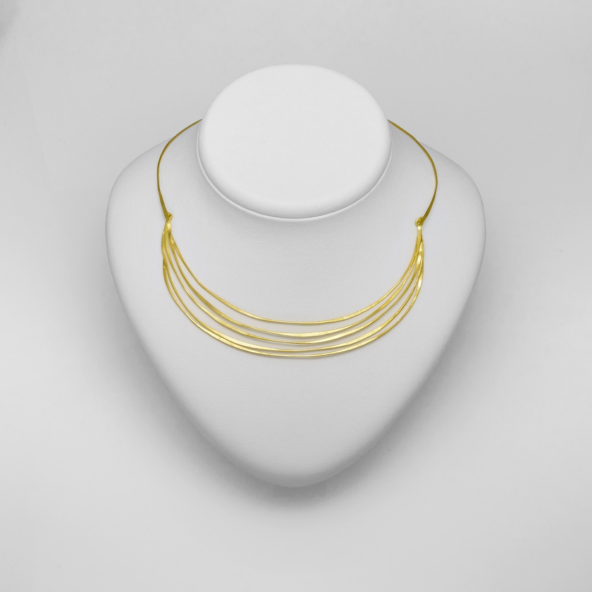 Imposing necklace in yellow gold