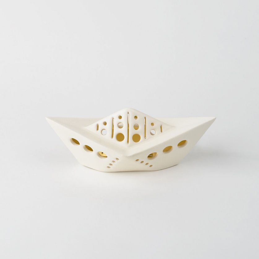Small porcelain boat with light